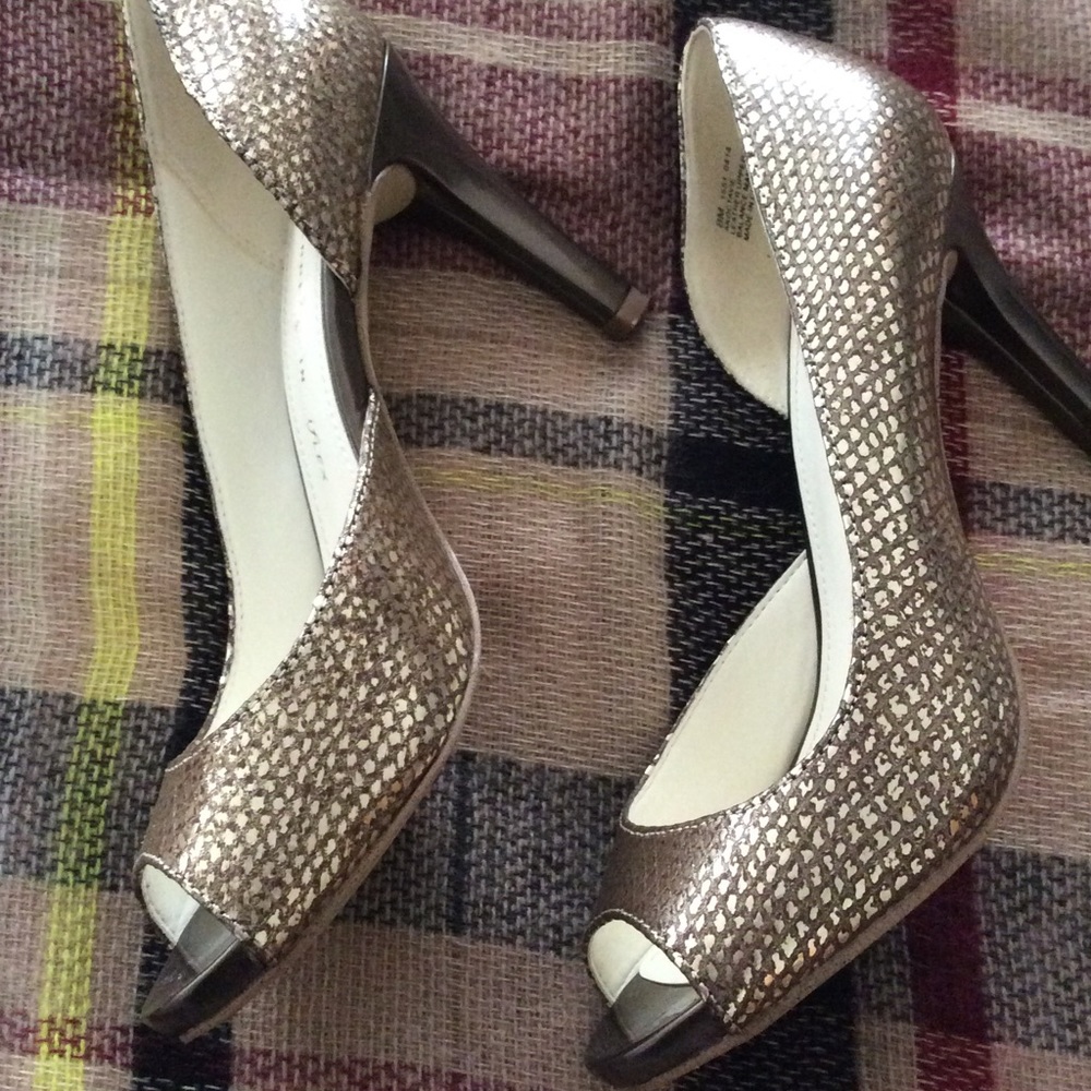 Shoes - Picture 2 of 6